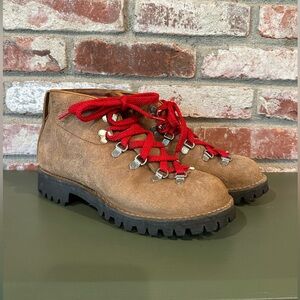 Vintage Danner Size 8 B Mountain Leather Hiking Boots Vibram 47649